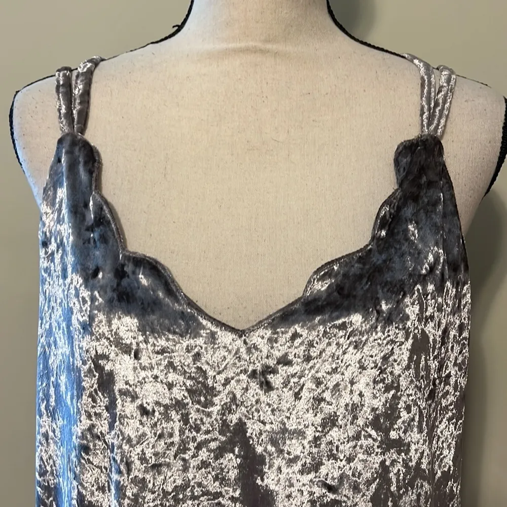 UMGEE medium grey velvet camisole scallop v-neck high low hem tank top cami - Image 6