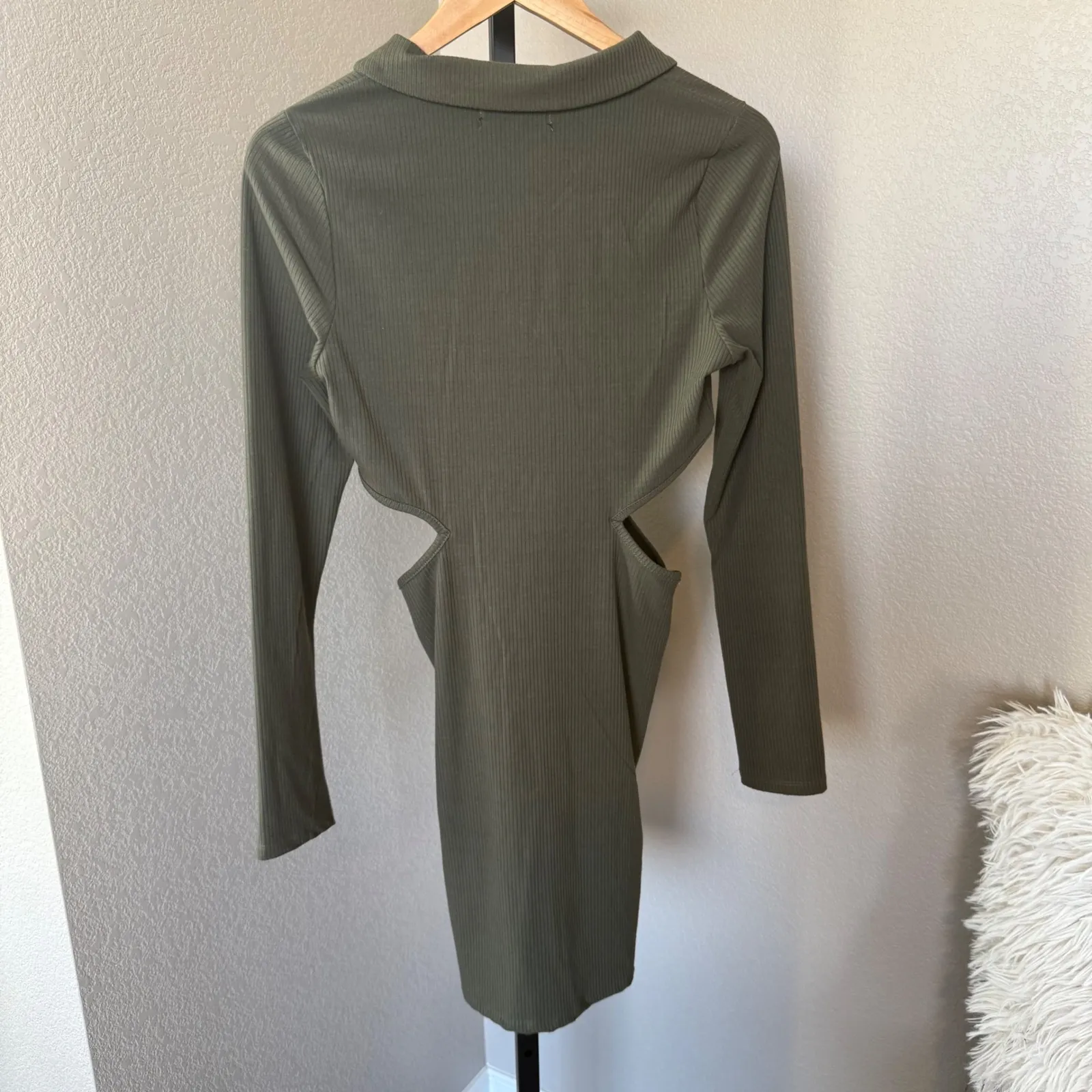 Urban Outfitters Gwen Olive Green‎ Collared Long Sleeve Cutout Mini Dress Size M - Image 3