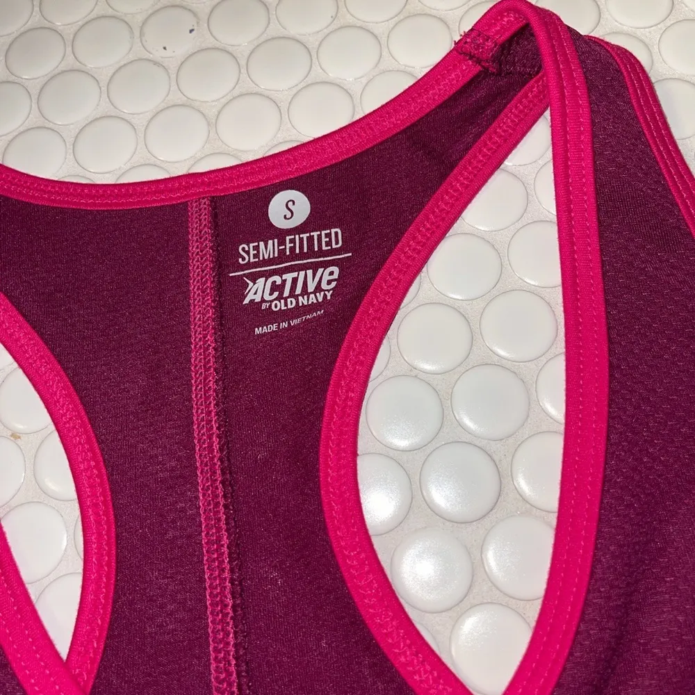 Old Navy Workout Tank Top - Image 2