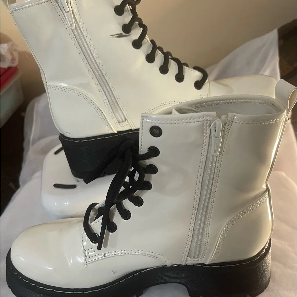 White Lace - Image 3