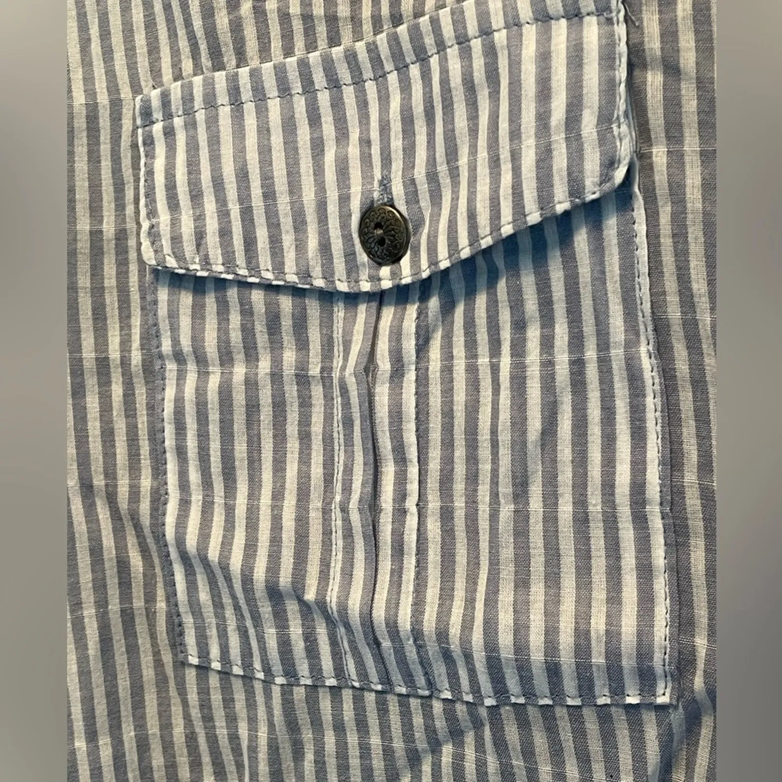 Free People Party in the Back Button Blouse Shirt size Small - Image 3