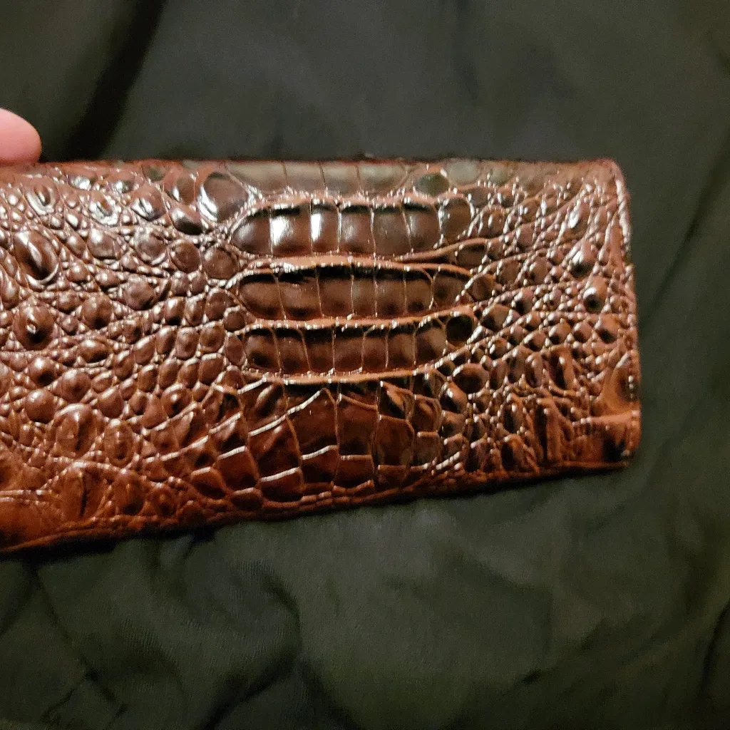 Estauer Avalon Elegant Burgandy Crocodile - Image 3