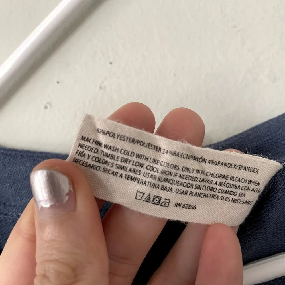 Hue light blue deep scoop neck top 3/4 sleeves casual style women size small - Image 4