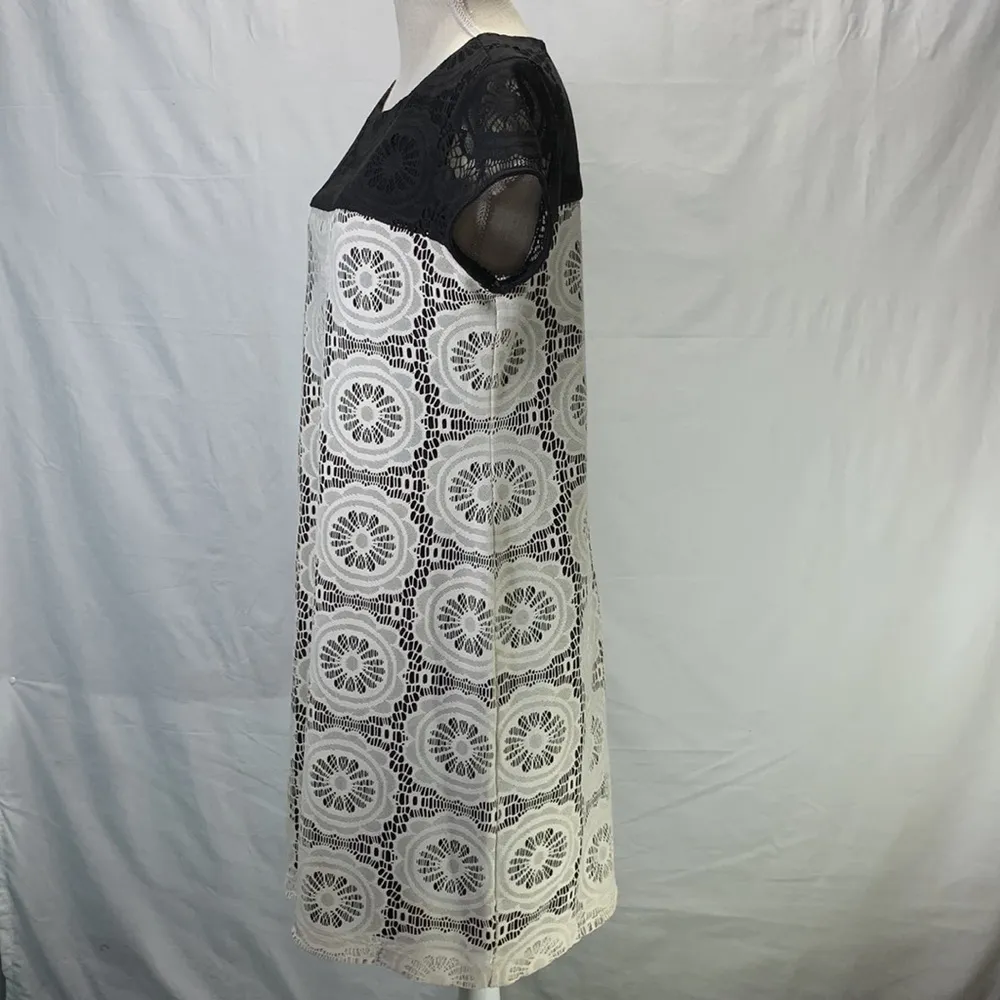 Crochet Overlay Cream and Black Block Yoke Dress Size 12 - Image 4