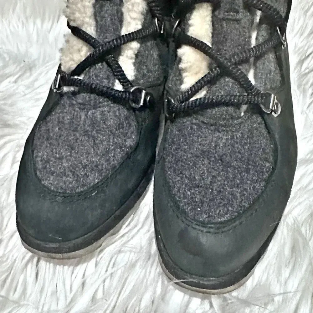 SOREL | Sneakchic Alpine Holiday Boot Black/Dark Stone Shearling | Size 8 - Image 2