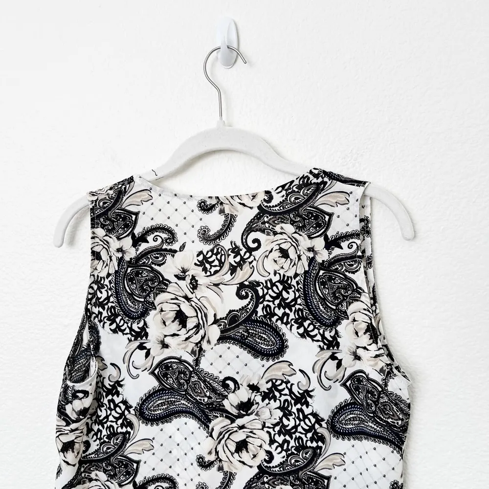 [White House Black Market] Floral Paisley V-Neck Ruffle Sleeveless Blouse Small - Image 6
