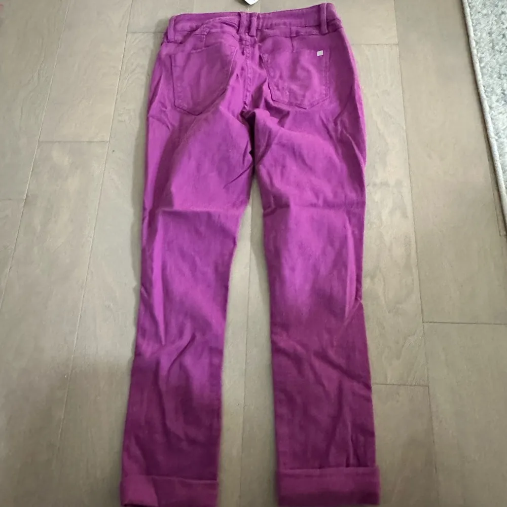 BNWT bebe cuffed heartbreaker skinny jeans size 26 gorgeous purple - Image 5