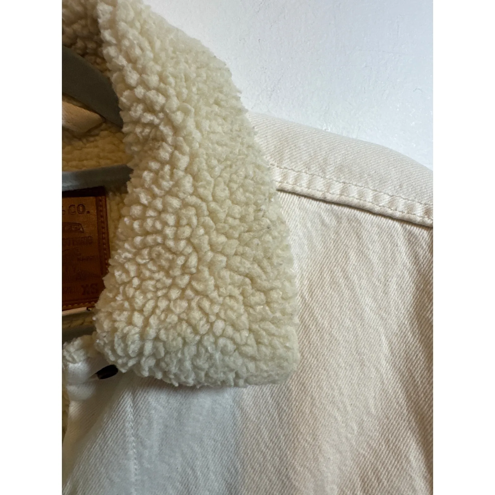 Levi's Women's XS White Corduroy Sherpa Lined Trucker Jacket Coat - Image 6