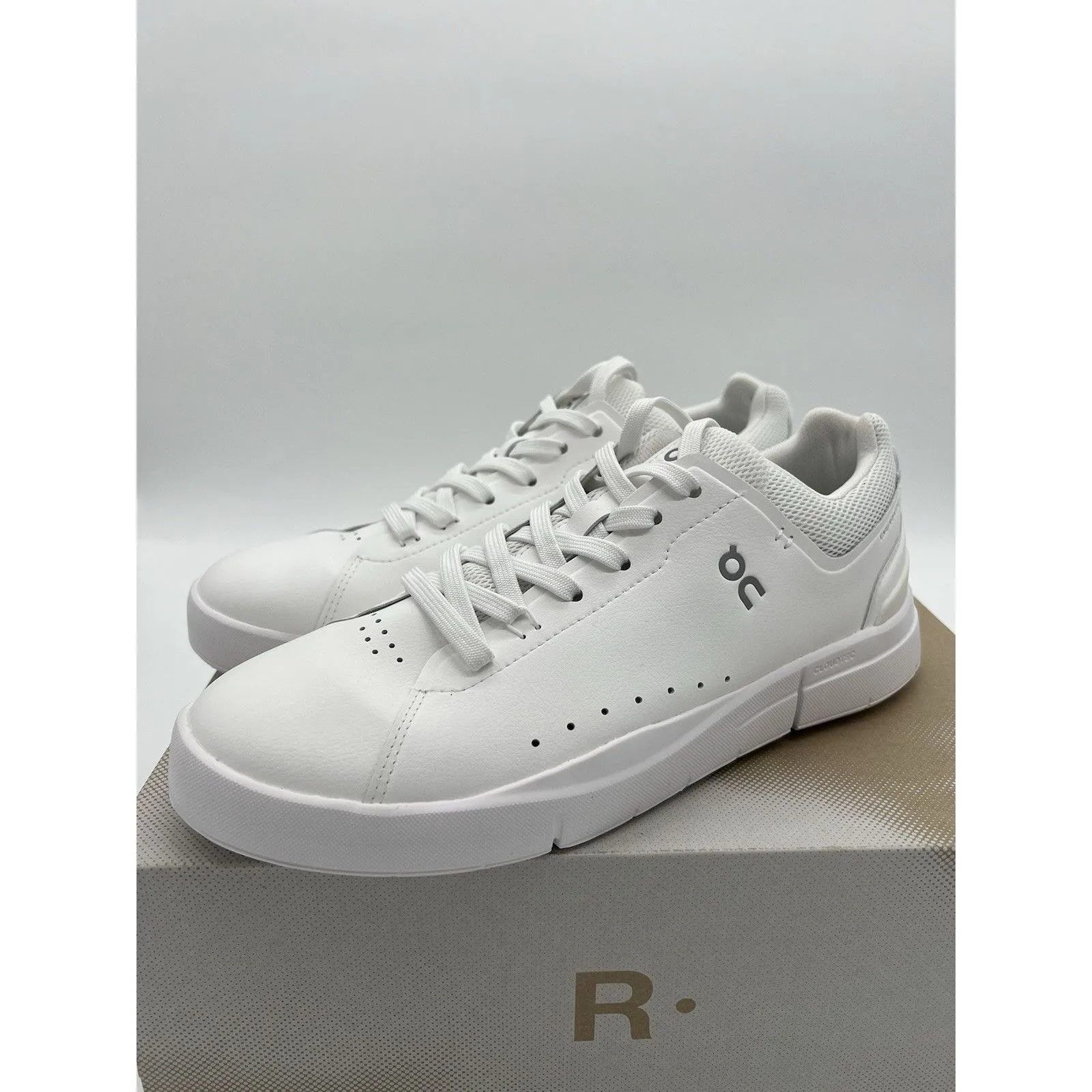 On The Roger Advantage 2 Women's White Undyed Size 9.5 B Medium US - Image 2