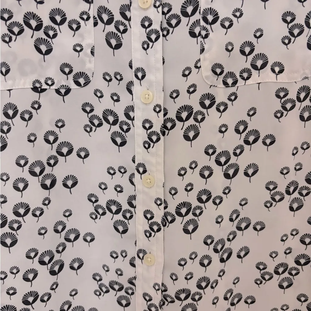 LOFT Women’s Short Sleeve Collared Floral Print Button Down in Black and White - Image 4