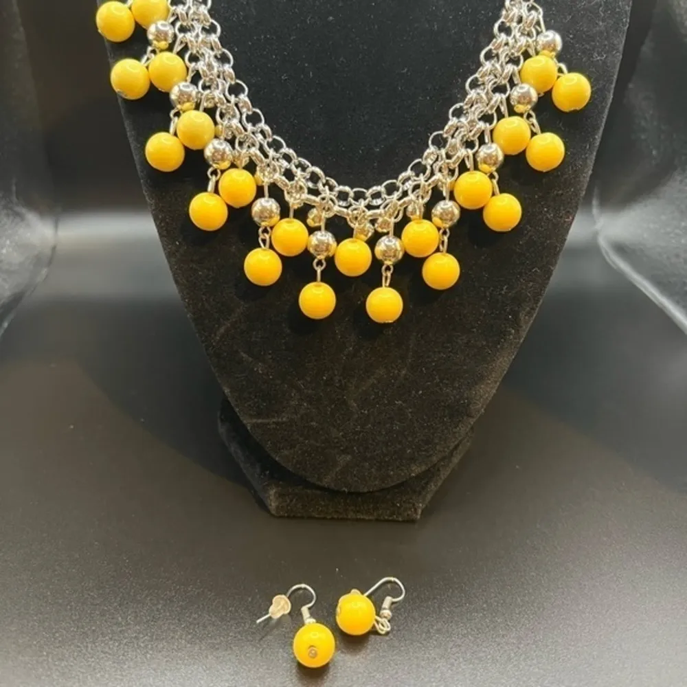 PAPARAZZI Sunny Yellow and Silver Bead‎ Necklace and Earring Set - Image 2