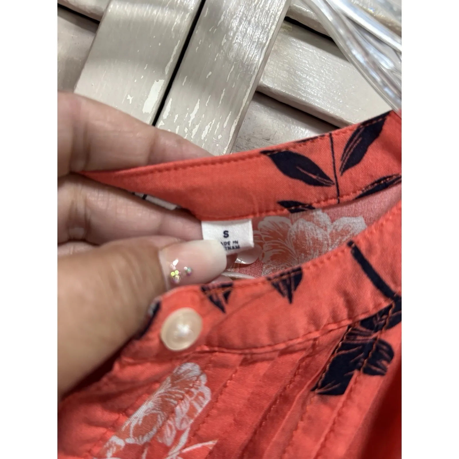 Gap Orange/Black/White Floral Blouse 3/4 Sleeve Size S‎ Pleated Button Up - Image 3