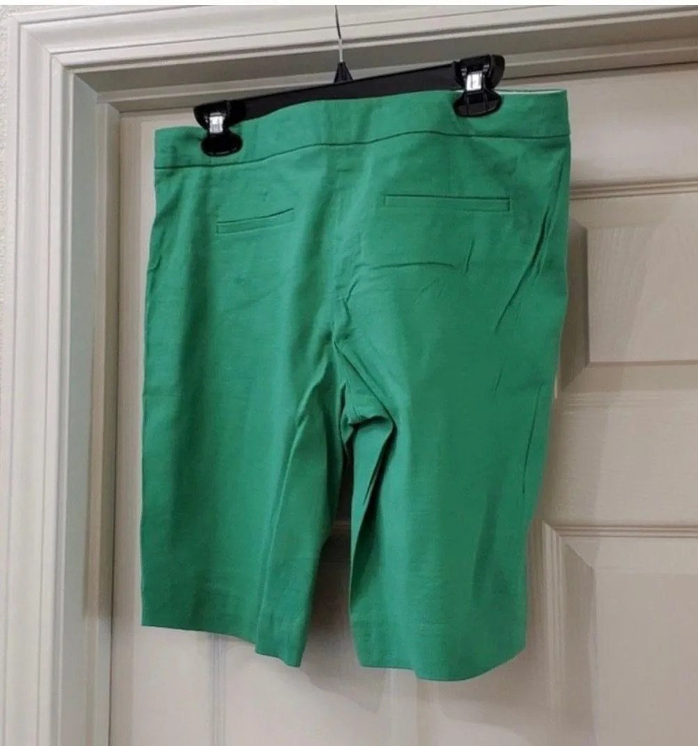 Elie Tahari ladies Shorts Are a Size 6. - Image 2