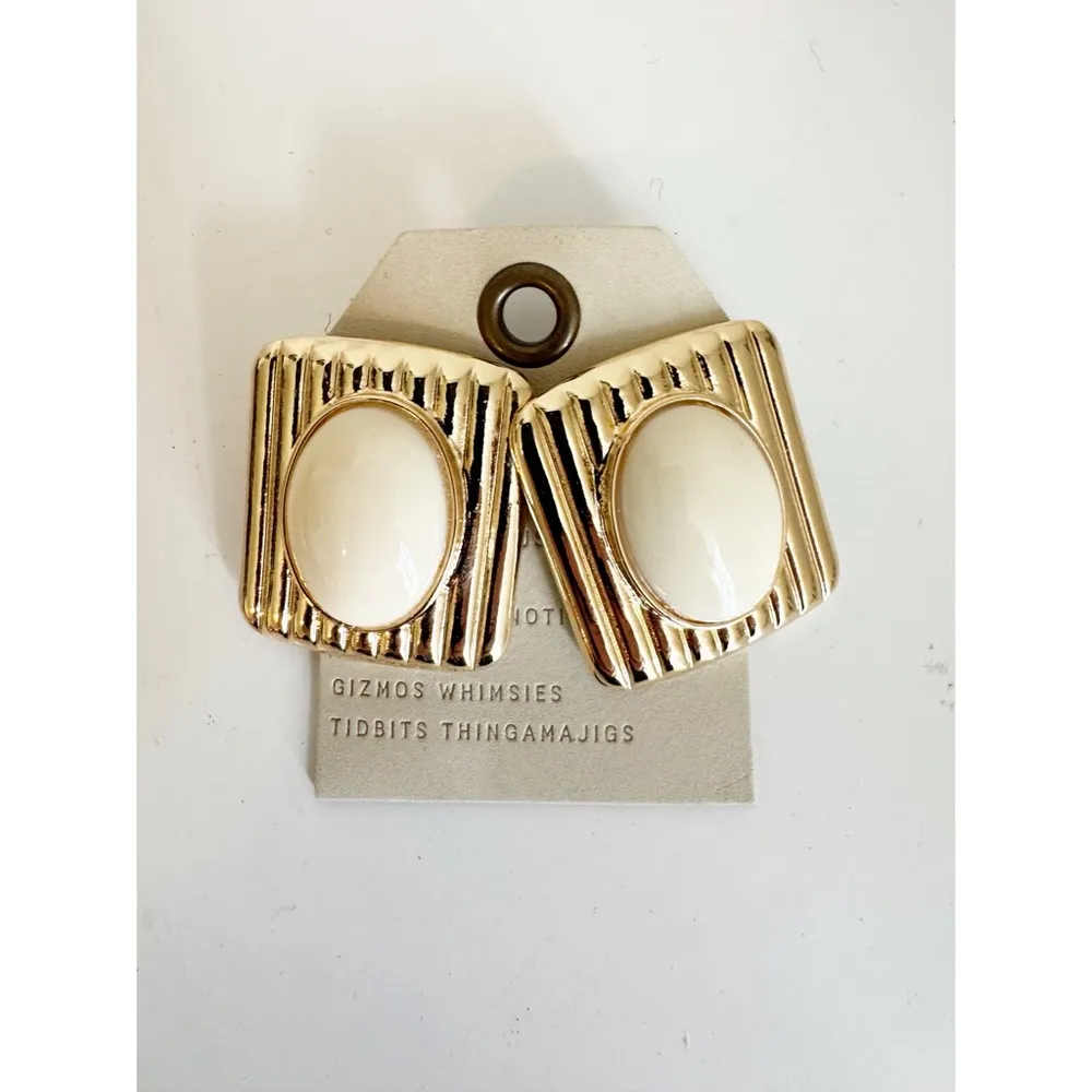 NWT ANTHROPOLOGIE Ribbed Square Stone Earrings - Gold - Image 3