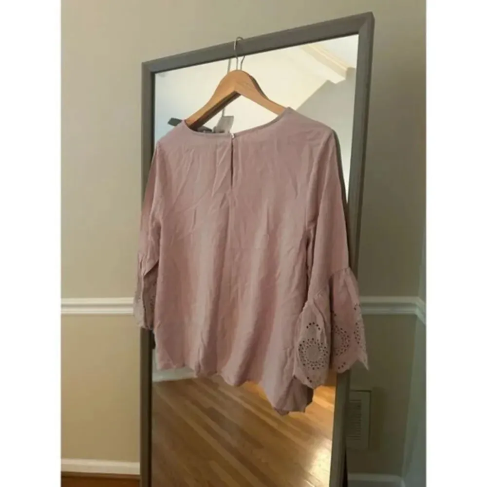 She +‎ Sky Blush Pink Bell Sleeve Eyelet Lace Blouse Top Size M - Image 3