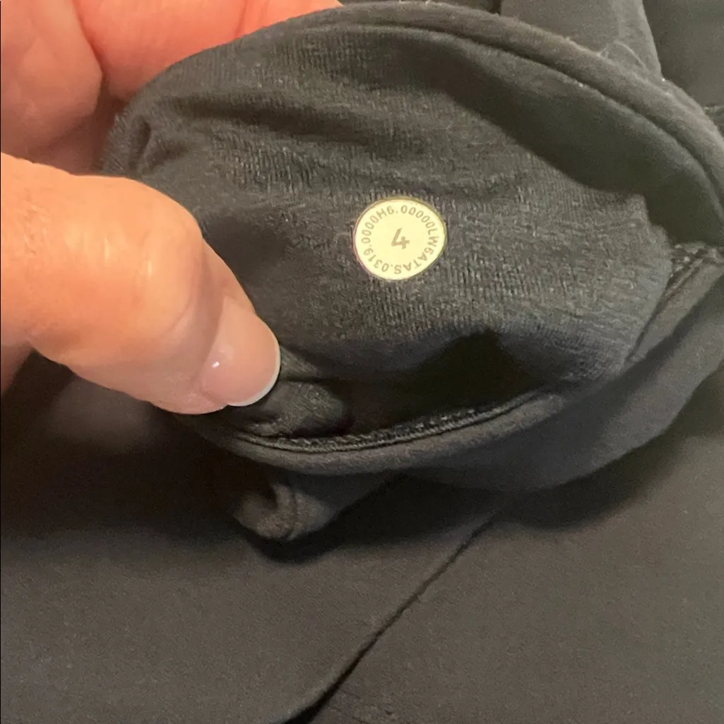 Lululemon Align Jogger Crop *23"
True Navy Size 4 - Image 4