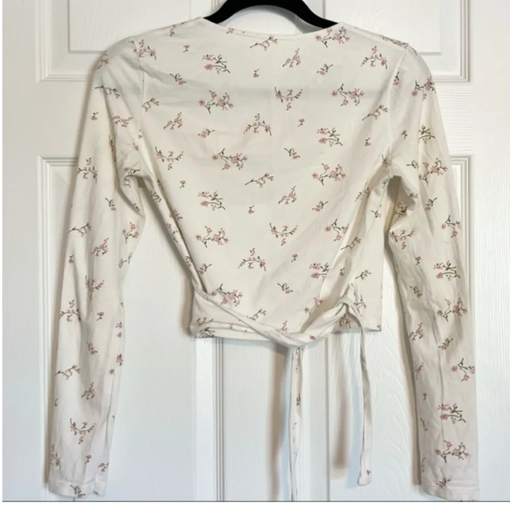 Coco White Floral Wrap Crop Top Small Pac Sun - Image 4