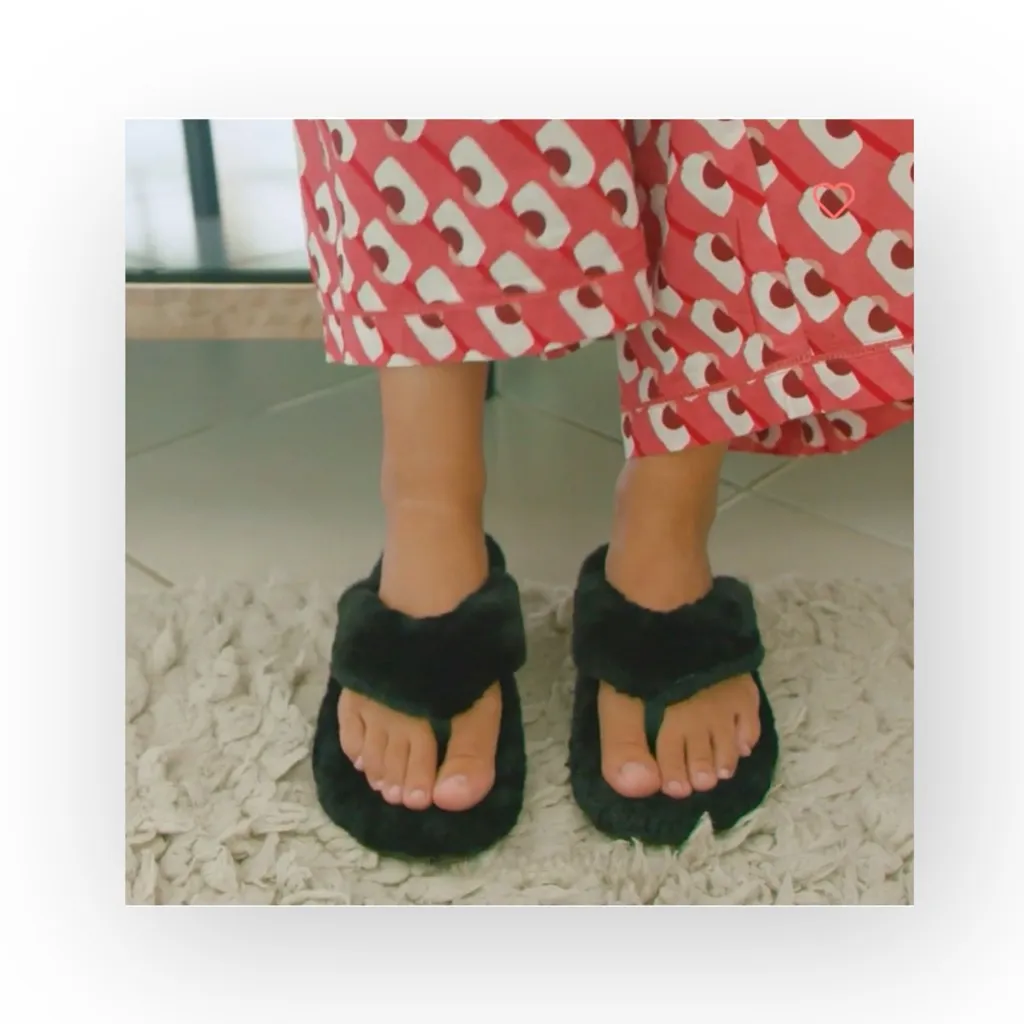 new Olukai ʊ Shearling Fur Outdoor Slipper Thong Sandals ʊ Black 9M ʊ in Box ʊ Size 9 - Image 15