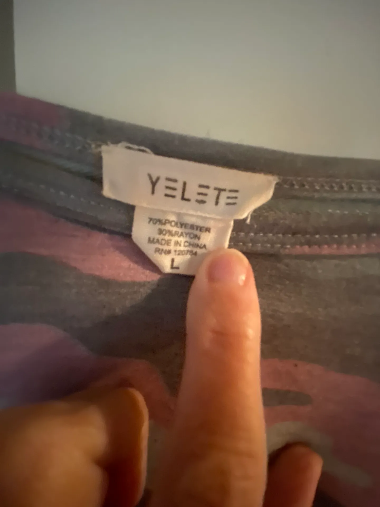 Cropped Camo Sweatshirt Multiple Size L - Image 3