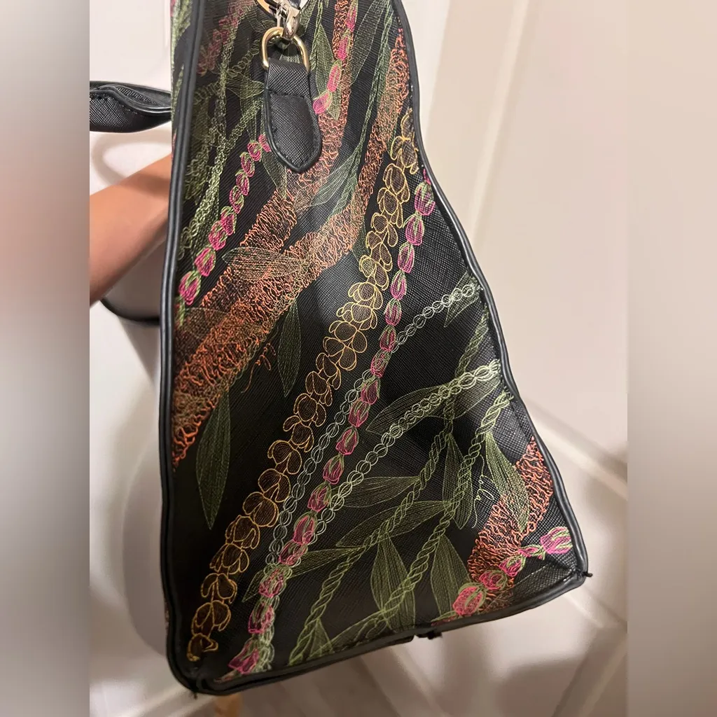 Lola Miller Designs Simply Sisters Hilo Hawaiian Purse Bag Tote Lei Puakenikeni Black - Image 4