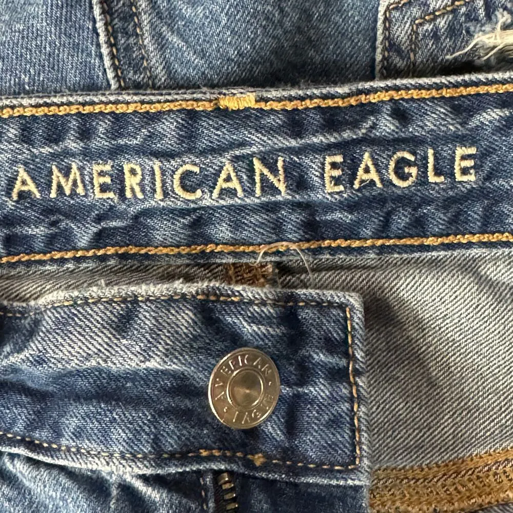 American Eagle SZ 6 TomGirl Jean Shorts Distressed Mid-Rise Zip-Fly Cuffed Blue - Image 5