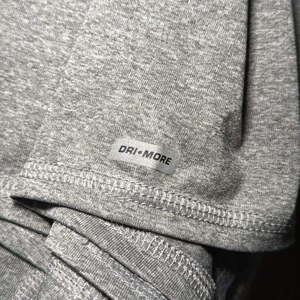 Danskin Now Women’s Semi Fitted Gray Athletic Short Sleeve V Neck‎ Shirt Large - Image 6