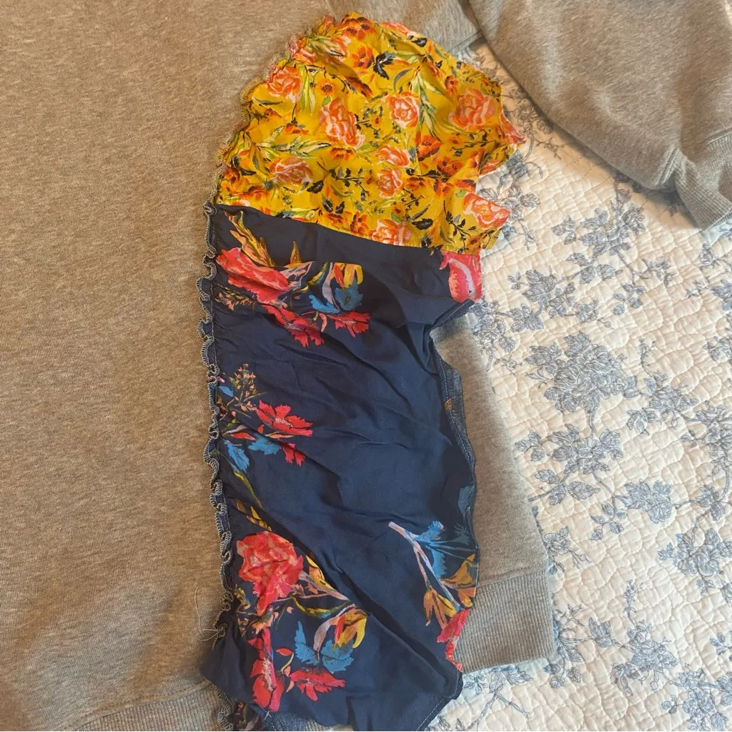 Free People She’s Just So Cute Oversized Floral Ruffle Sweatshirt Size Small Gray - Image 4