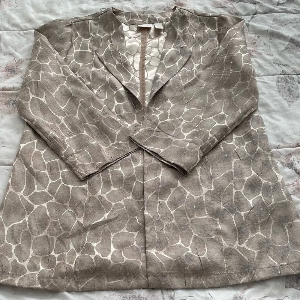 Chico’s Collection snake animal print gold open front cardigan, size 1 or M - Image 16