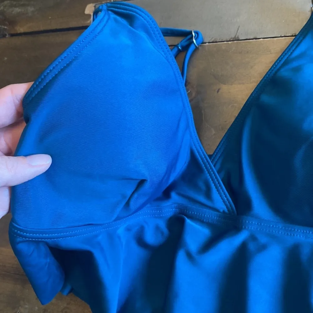 Blue Ruffled‎ Bikini Top cup support ruffle hem bikini top teal blue size M Size M - Image 4