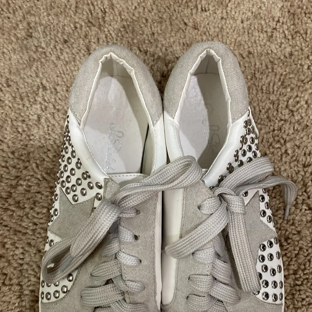 La Sheelah silver studded casual shoe Size 8 - Image 6