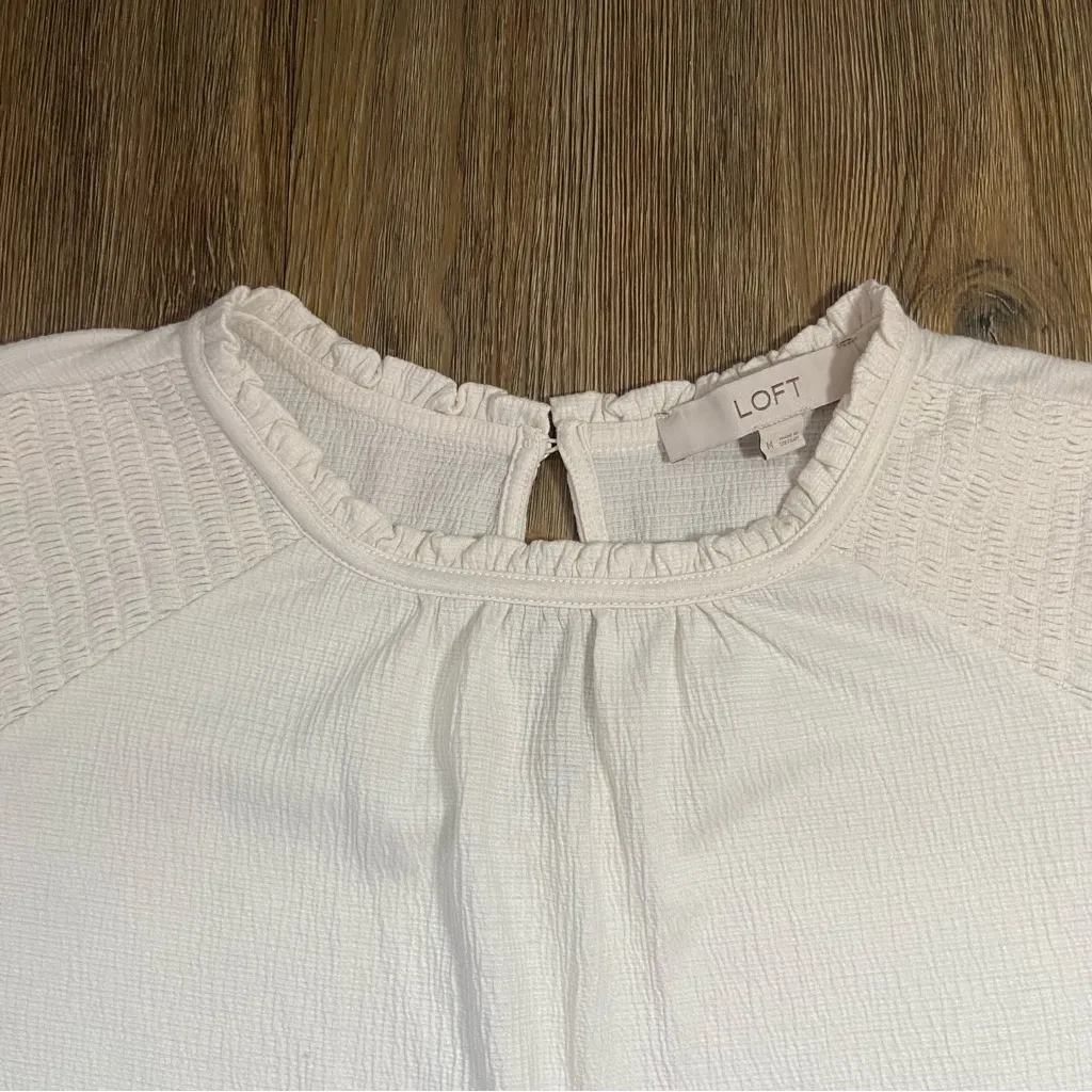LOFT White Ivory Short Sleeve Blouse Flowy Smocked Details Medium - Image 5