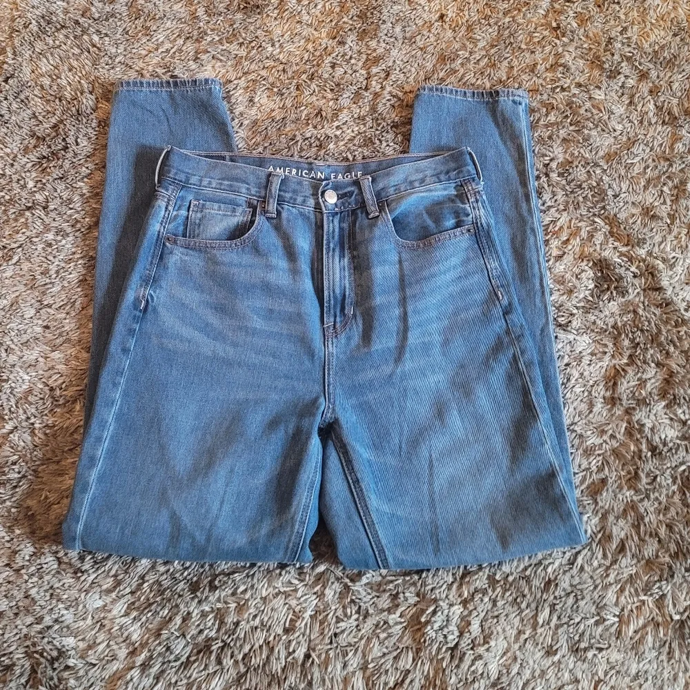 American Eagle AEO Medium Indigo Wash MOM Jeans 4 - Image 3