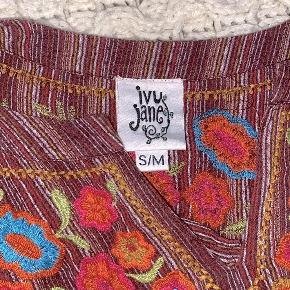Ivy Jane boho floral embroidered top size small/medium - Image 6