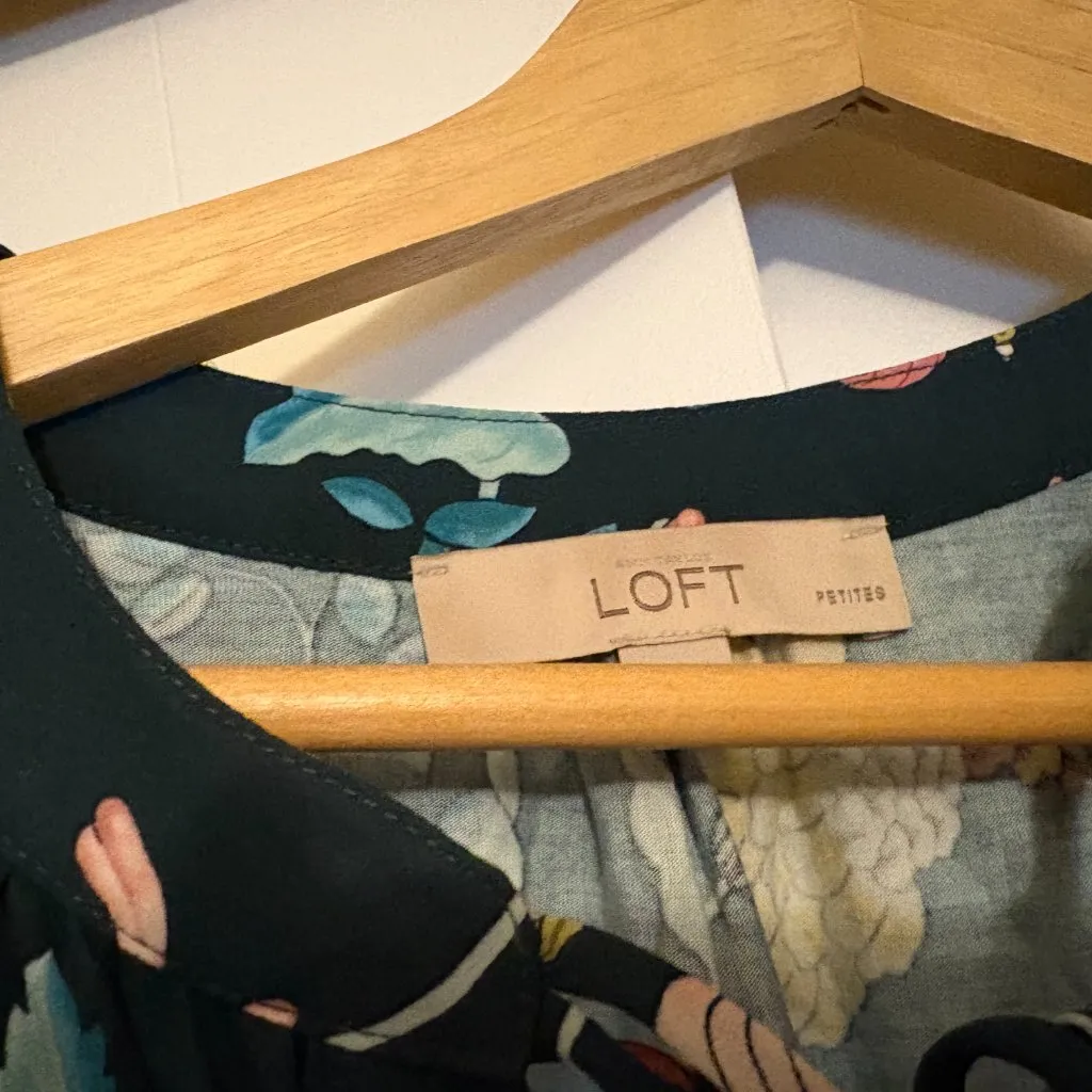 Ann Taylor LOFT Sleeveless Blouse XSP Xtra Small Petite Navy Blue Floral Print - Image 2