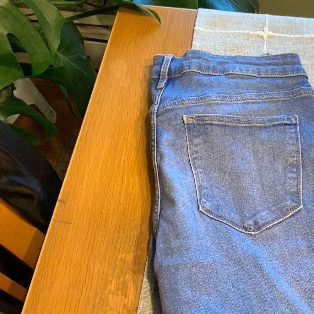 Old navy Rockstar Jeans - Image 4