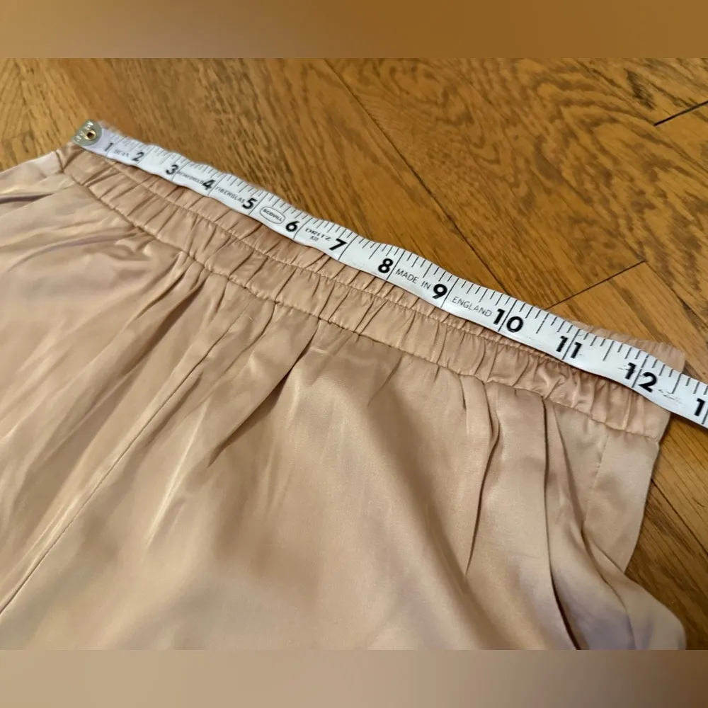 Chic two piece Satin Beige Pant and blouse set size S - Image 15