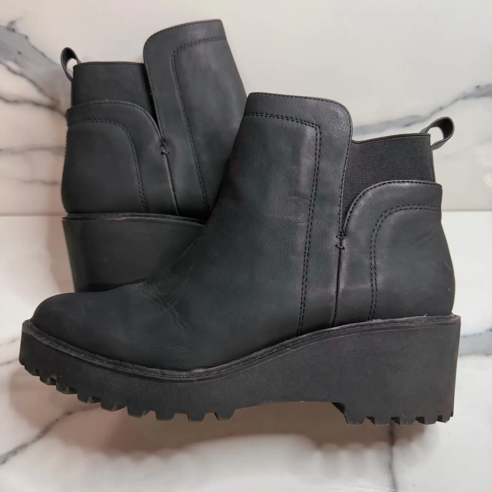 DV Dolce Vita Black Wedge Heel Lug Sole Rielle Chelsea Boots Sz 10 Closet Staple - Image 7