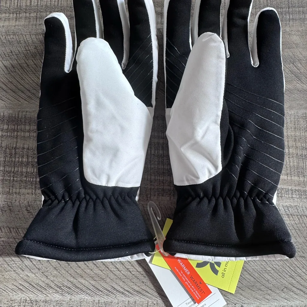 All in Motion Black and White Quilted Gloves - Image 6
