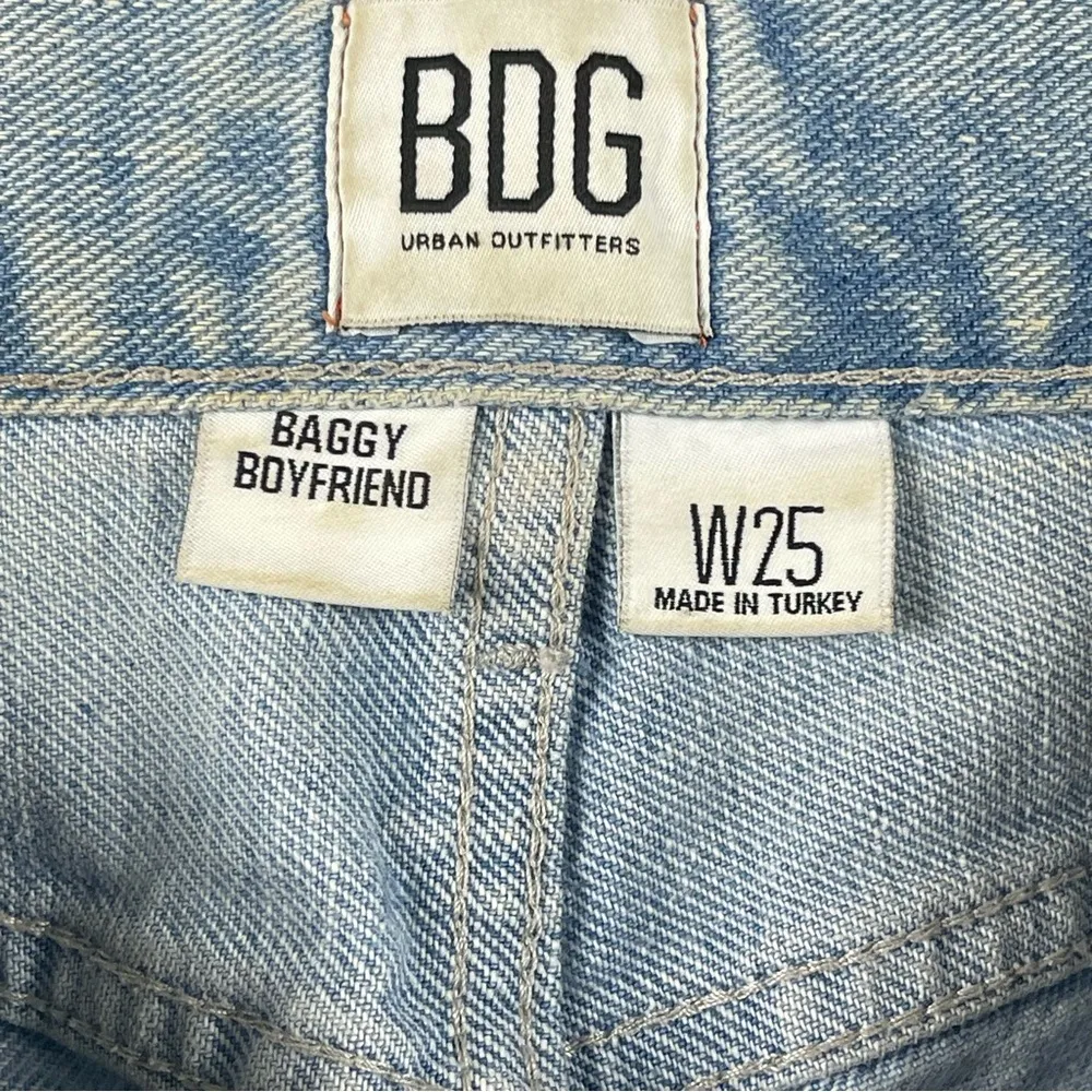 BDG Baggy Boyfriend Size 25 High Rise Distressed Jeans Light Wash Retro 60’s 70s - Image 6