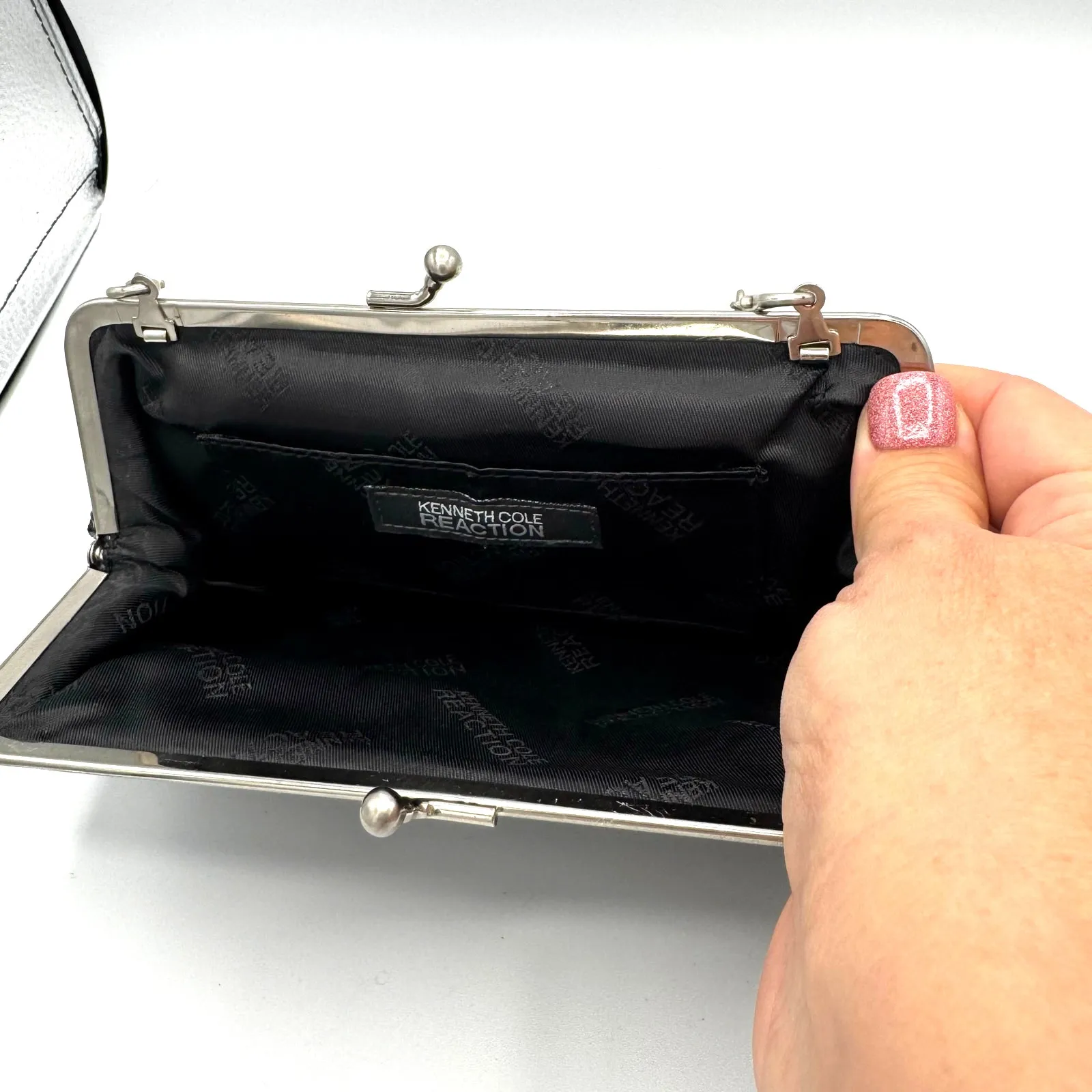 Y2K Kenneth Cole Reaction Black Textured Clutch w/  removable Silver Chain Strap - Image 4