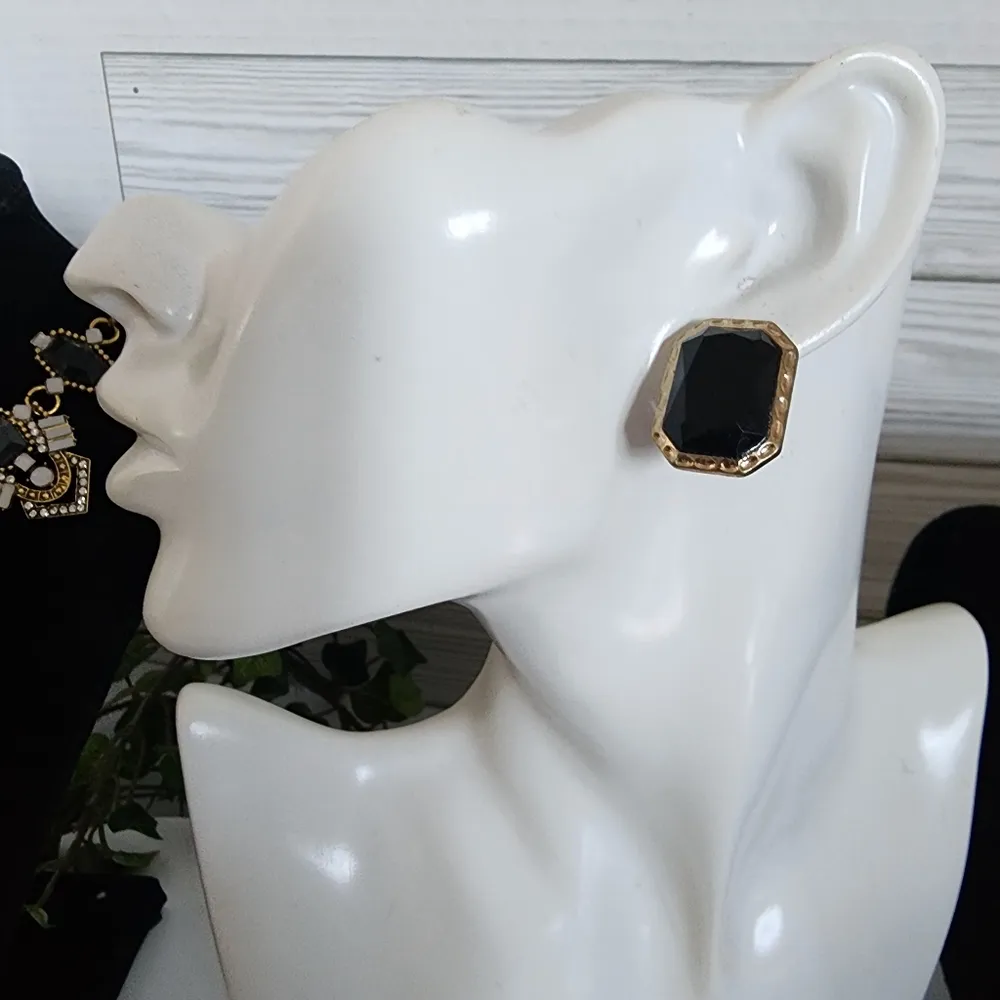 Vintage Vibes Gold and Black Statement Necklace and Earrings Set - Image 9