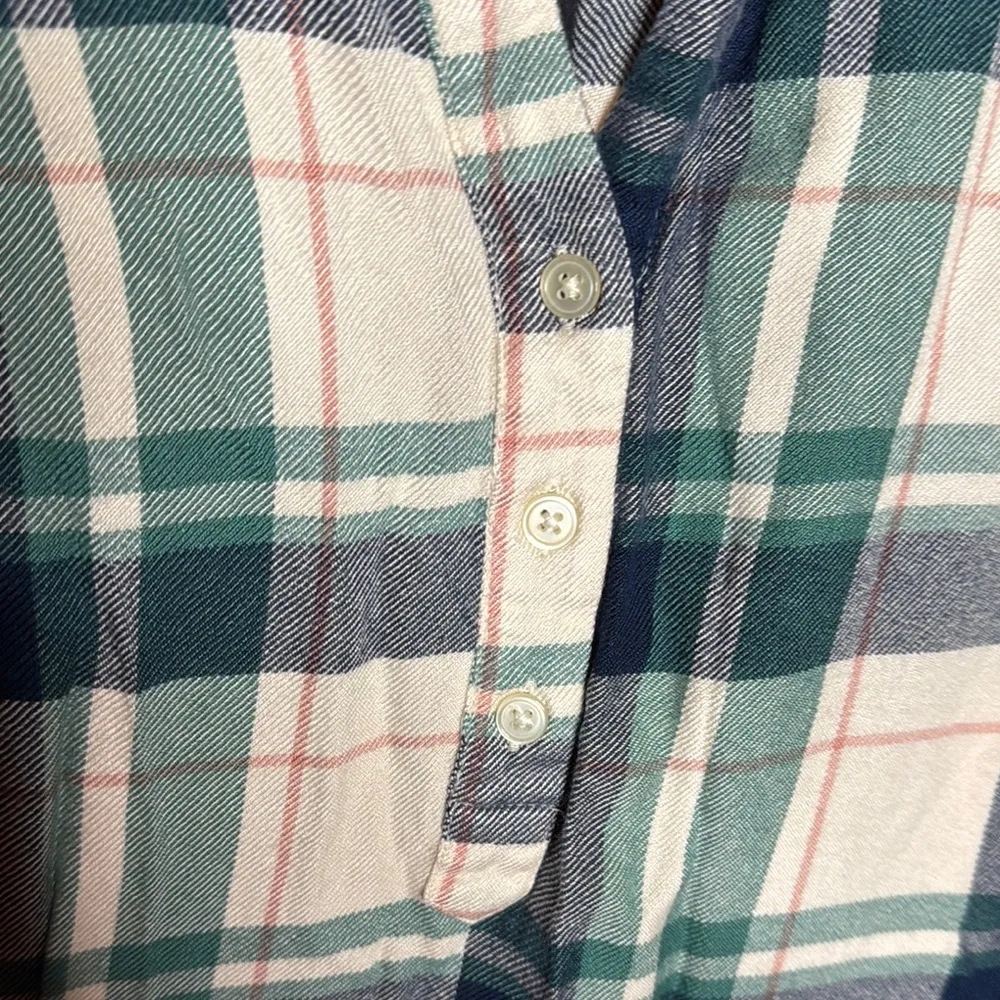 LOFT Green and Cream Plaid Henley Collar Button Down Shirt Size Medium Petite - Image 6