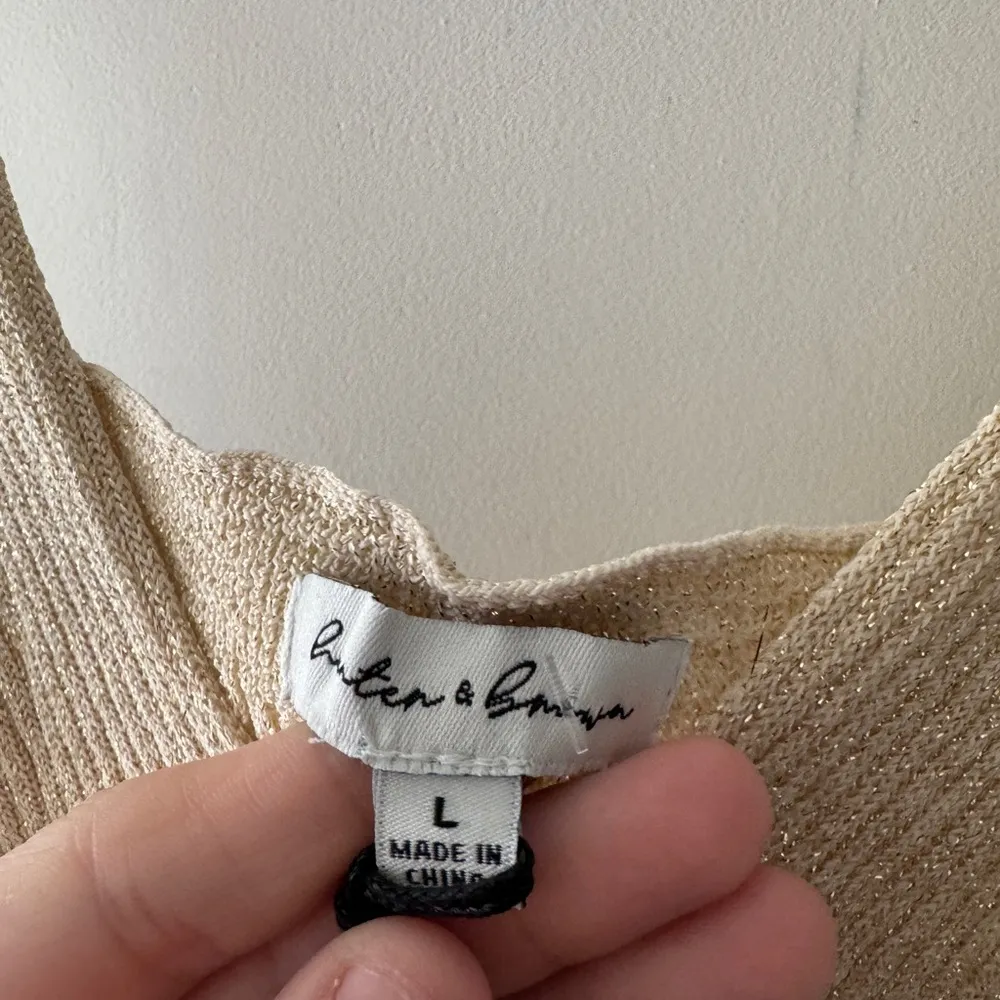 NEW!! Hunter & Brown Gold Shimmery V Neck Tank Top Size L - Image 4