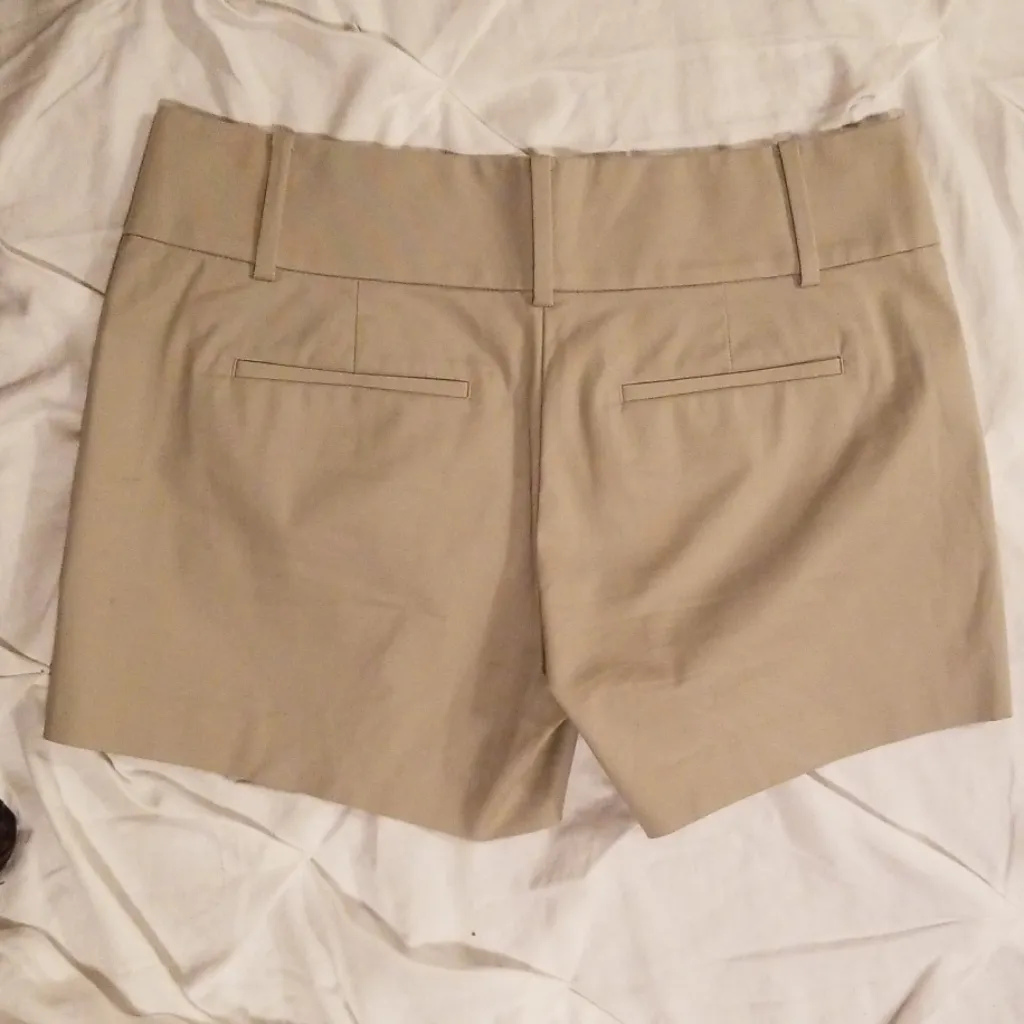 Anne Taylor khaki shorts - Image 3