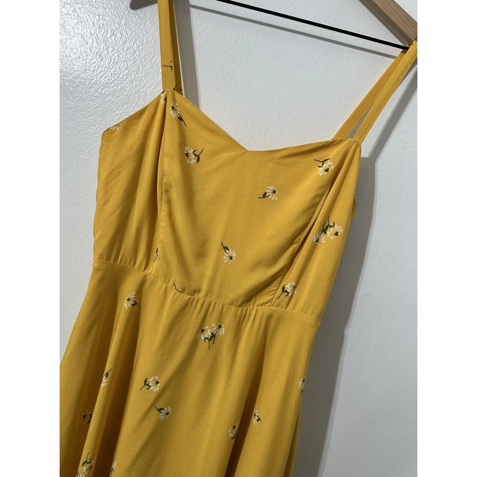 Old Navy Women’s Yellow Floral Summer Dress Spring Flowy Medium - Image 8