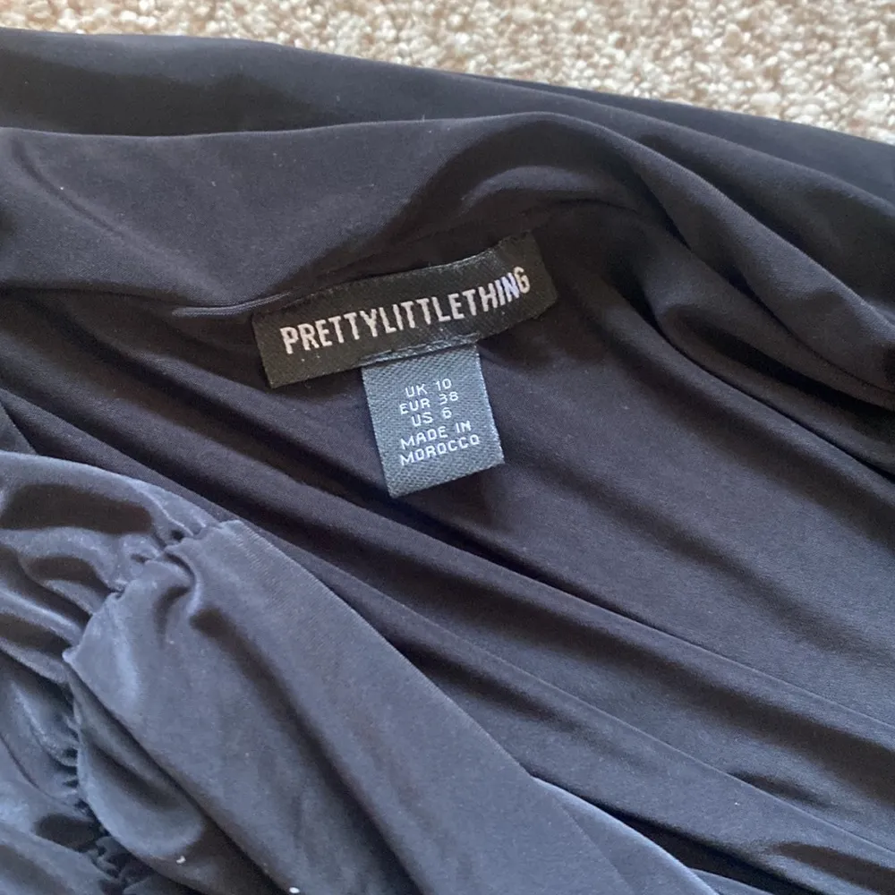 Prettylittlething black dress - Image 3