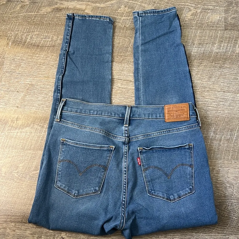 Levi’s 311 Shaping Skinny Jeans Size 28 - Image 3