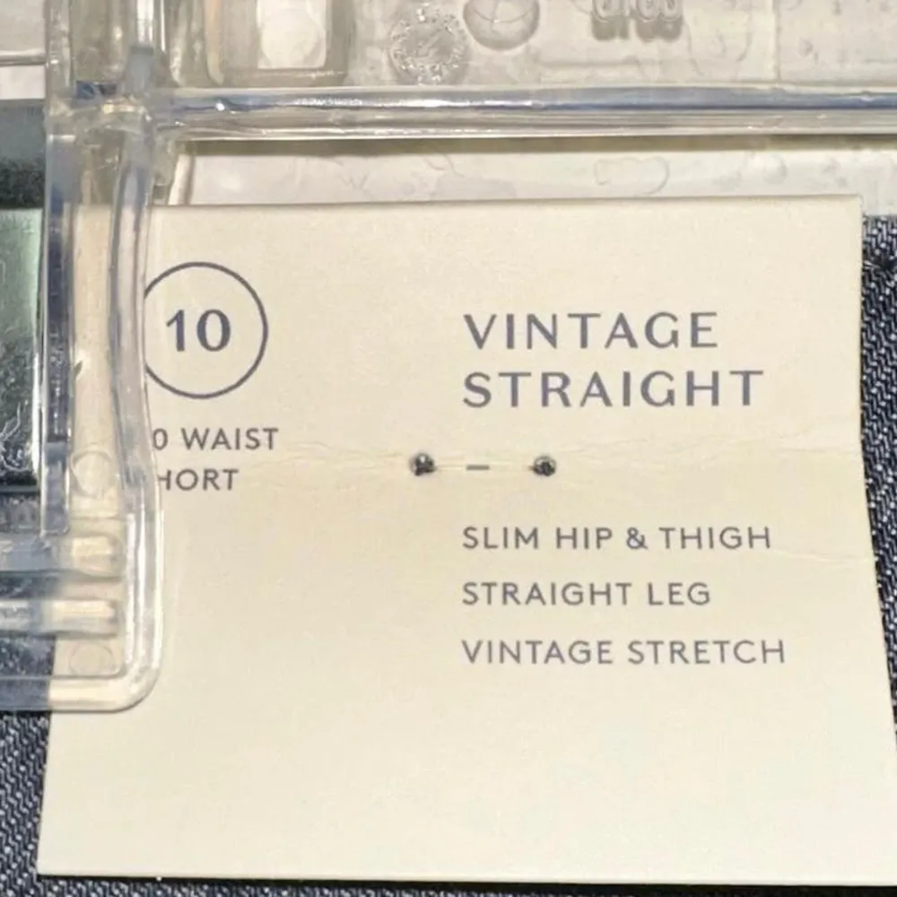 NWT Universal Thread Vintage Straight Distressed Denim Jeans Short - Image 3