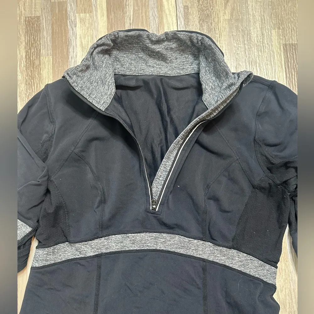 Lululemon 1/4 Zip Pullover with Thumbholes, Size 8 - Image 6