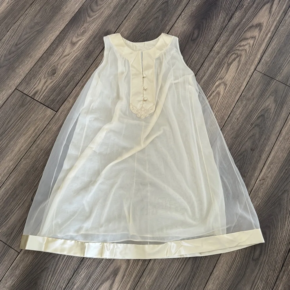 1960s Vintage Pale Almond Yellow Gossard Short Peignoir Nightgown & Robe Set - Image 12